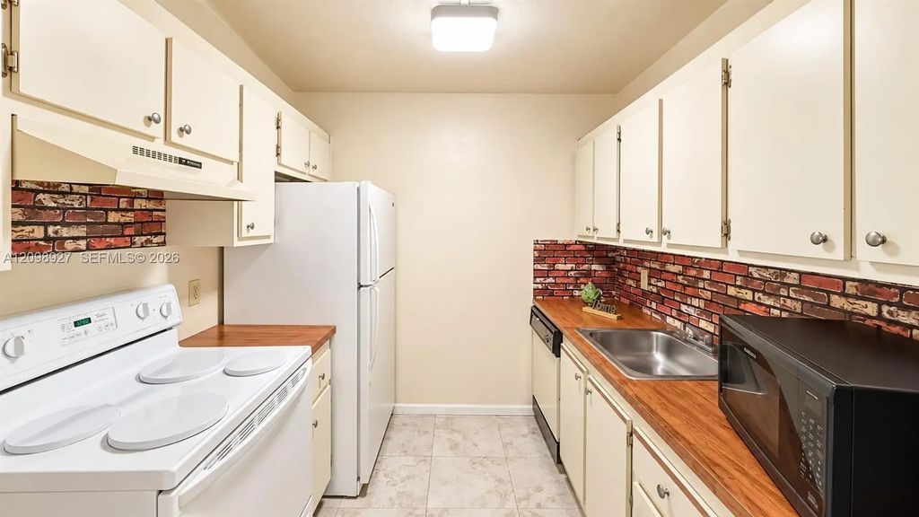 101 Sw 132nd Way #304j, Pembroke Pines