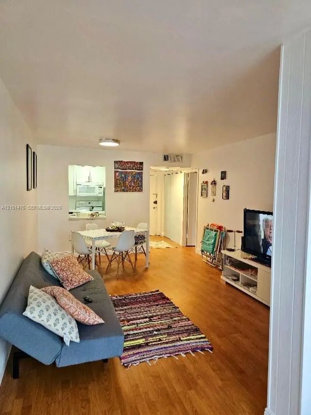 5 of 14 - 17560 Atlantic Boulevard #207, Sunny Isles Beach, FL