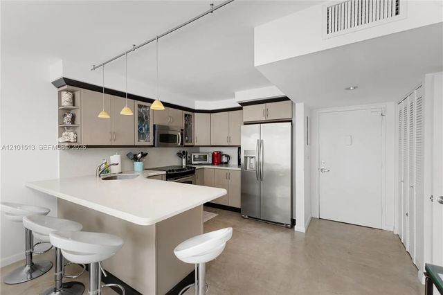 5 of 22 - 345 Ocean Drive #812, Miami Beach, FL