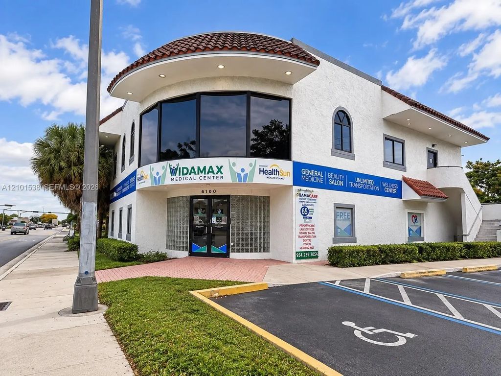 6109 Pembroke Road, Hollywood