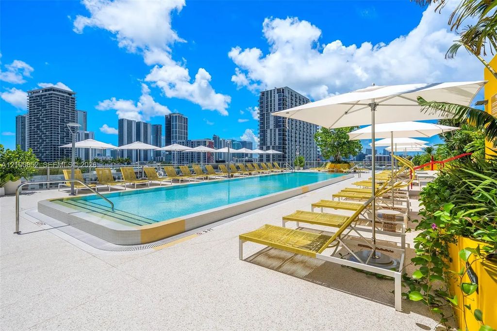 90 Ne 32 #607, Miami