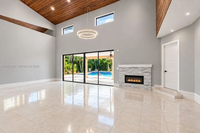 3 of 15 - 10010 Nw 135th Street, Hialeah Gardens, FL