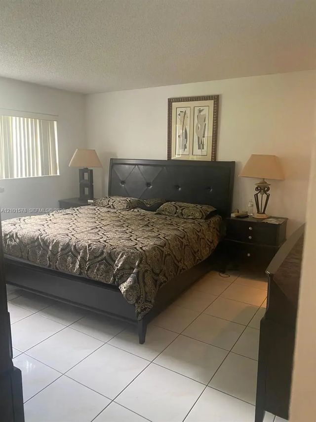 4 of 6 - 605 S State Road 7 #1h, Margate, FL