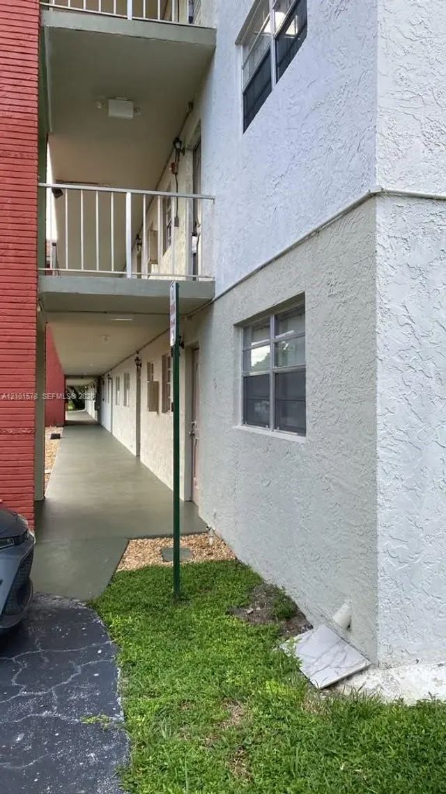 5 of 6 - 605 S State Road 7 #1h, Margate, FL