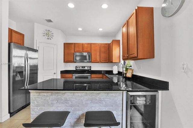 3 of 35 - 371 Ne 194th Terrace, Miami, FL