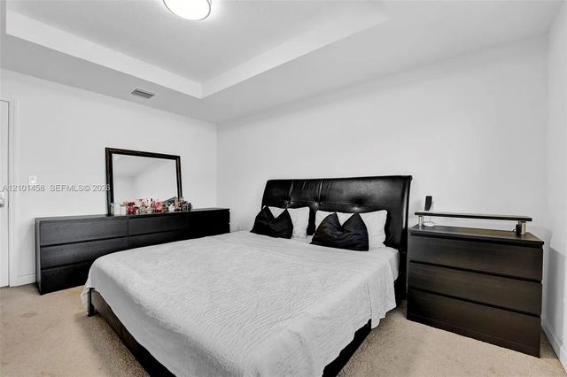 5 of 35 - 371 Ne 194th Terrace, Miami, FL