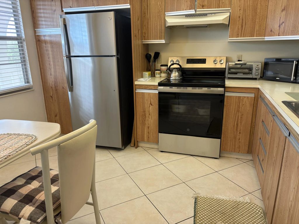 2003 Granada Drive #b4, Coconut Creek
