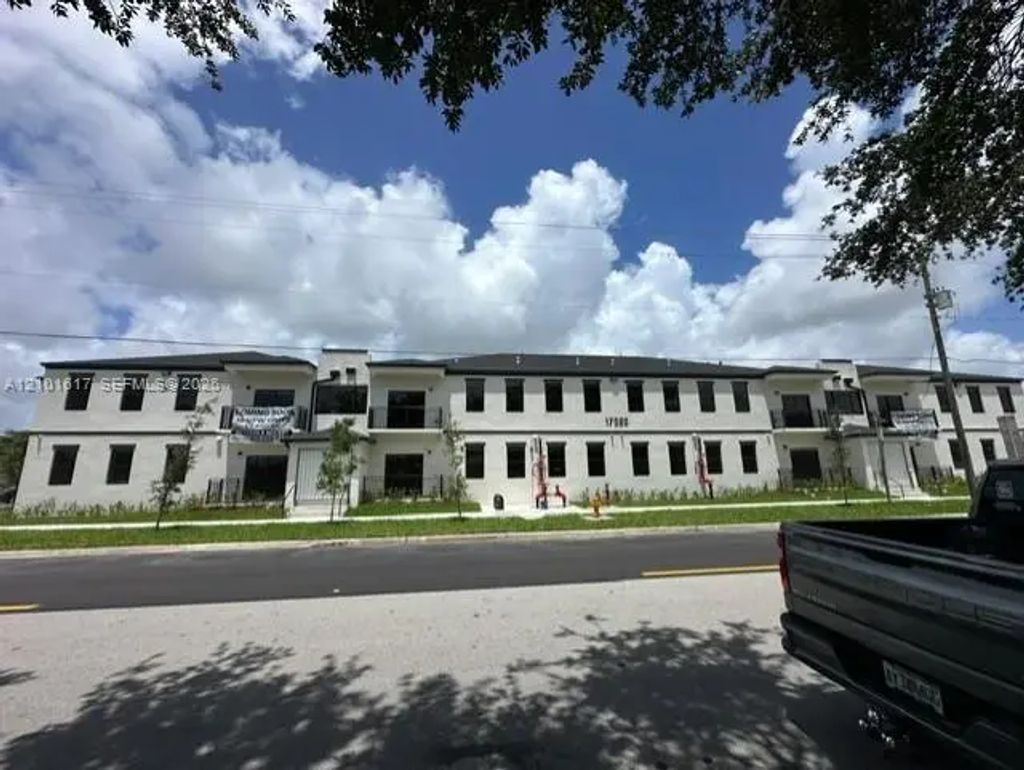 17020 Sw 104th Avenue #205, Miami