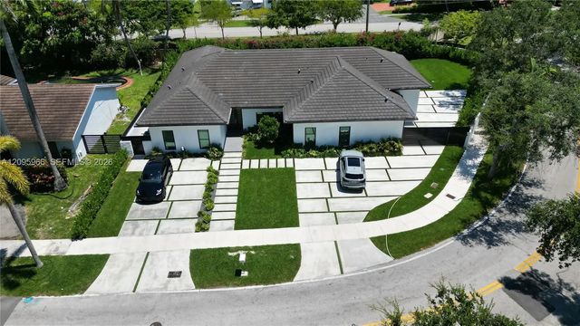 21498 Highland Lakes Boulevard, Miami