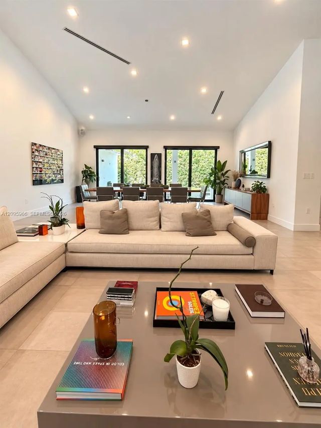 3 of 24 - 21498 Highland Lakes Boulevard, Miami, FL