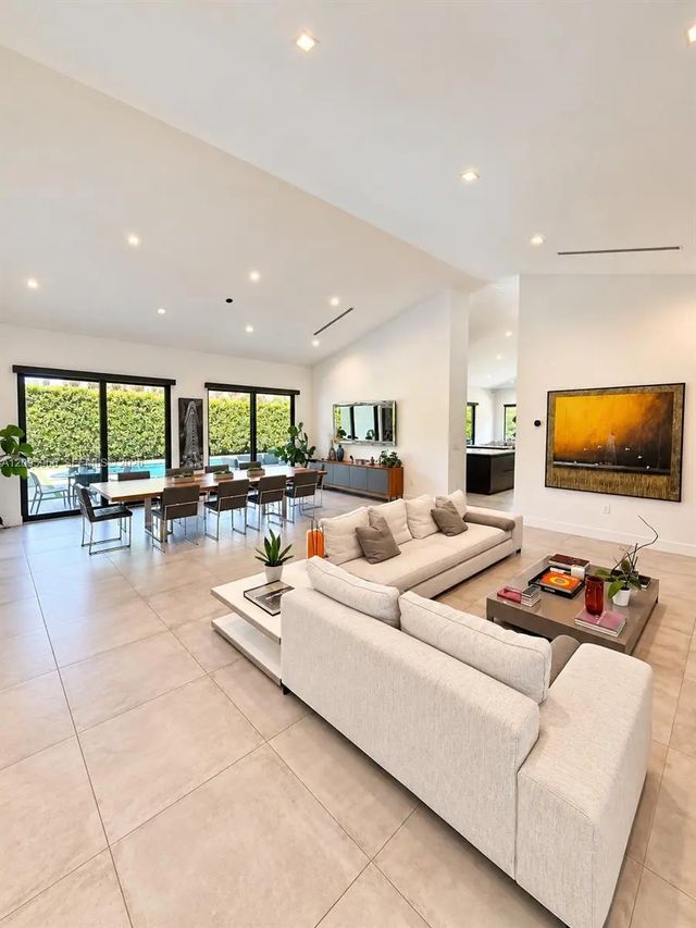 5 of 24 - 21498 Highland Lakes Boulevard, Miami, FL