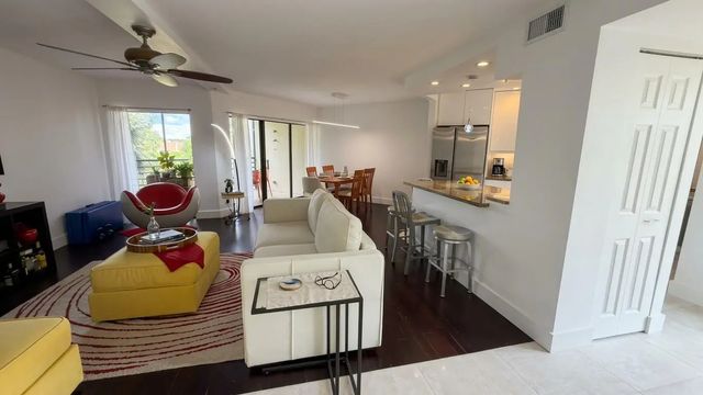 4 of 24 - 5900 Camino Del Sol #302, Boca Raton, FL