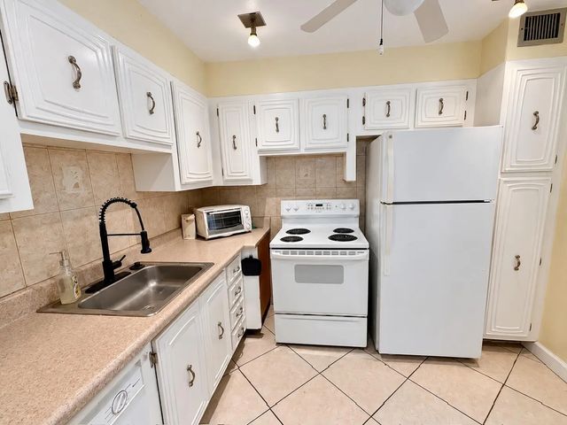 2 of 17 - 2801 Somerset Drive #106, Lauderdale Lakes, FL