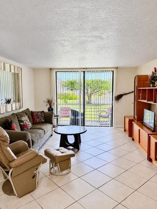 3 of 17 - 2801 Somerset Drive #106, Lauderdale Lakes, FL