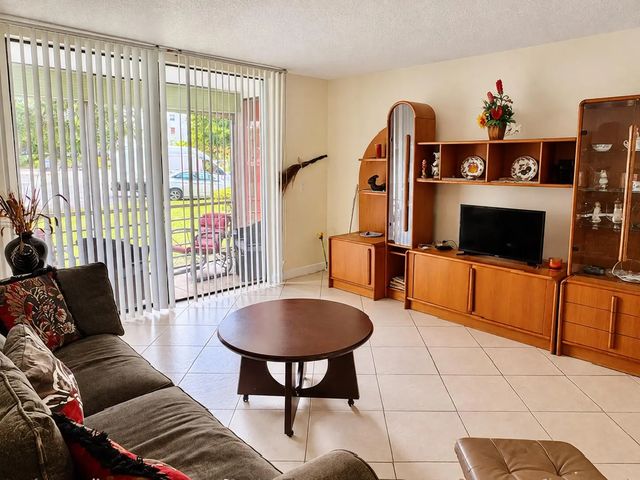 4 of 17 - 2801 Somerset Drive #106, Lauderdale Lakes, FL