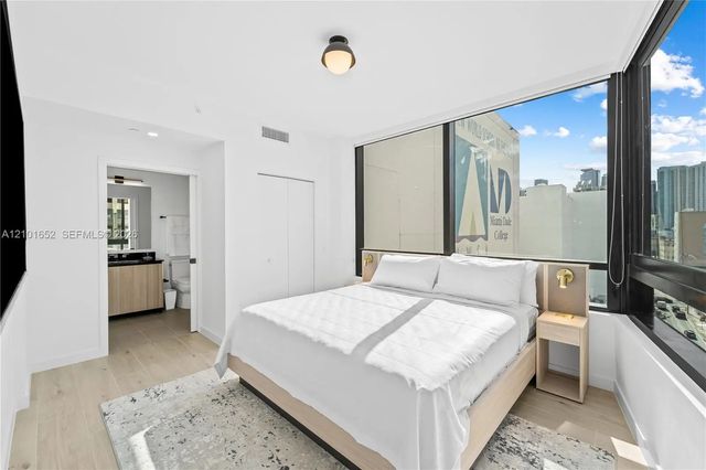 2 of 21 - 225 N Miami Avenue #912, Miami, FL