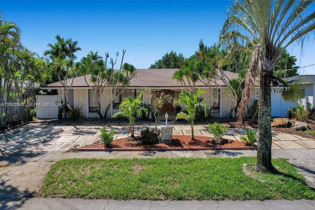 2310 Ne 195th Street, Miami
