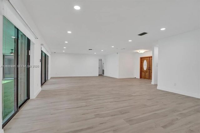 4 of 28 - 2310 Ne 195th Street, Miami, FL