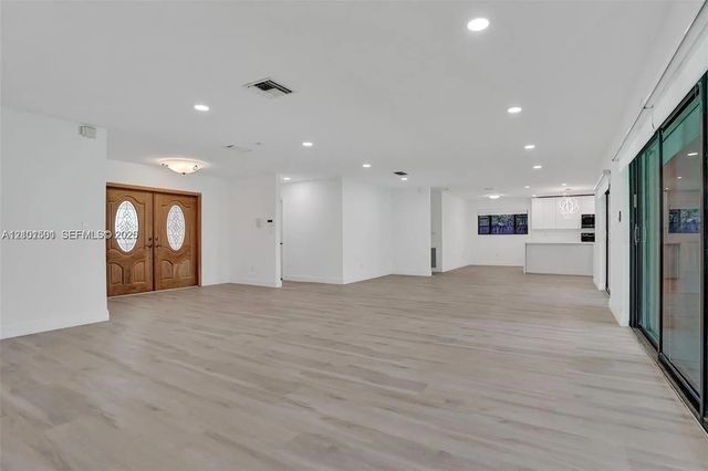5 of 28 - 2310 Ne 195th Street, Miami, FL