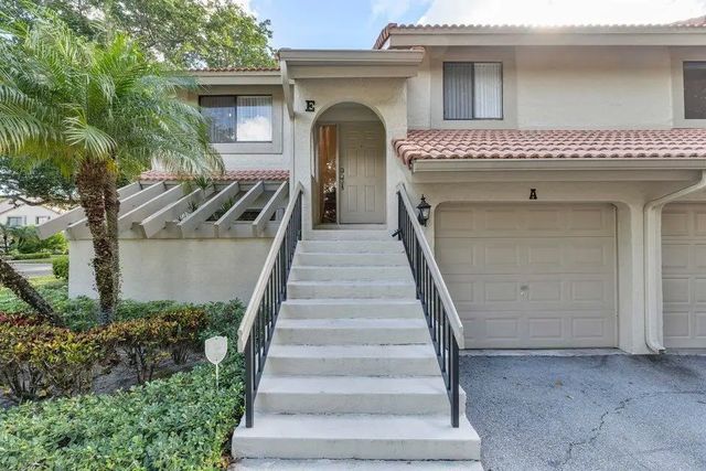 5720 Coach House Circle #e, Boca Raton
