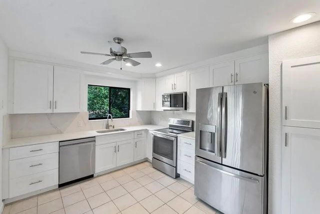 3 of 14 - 5720 Coach House Circle #e, Boca Raton, FL