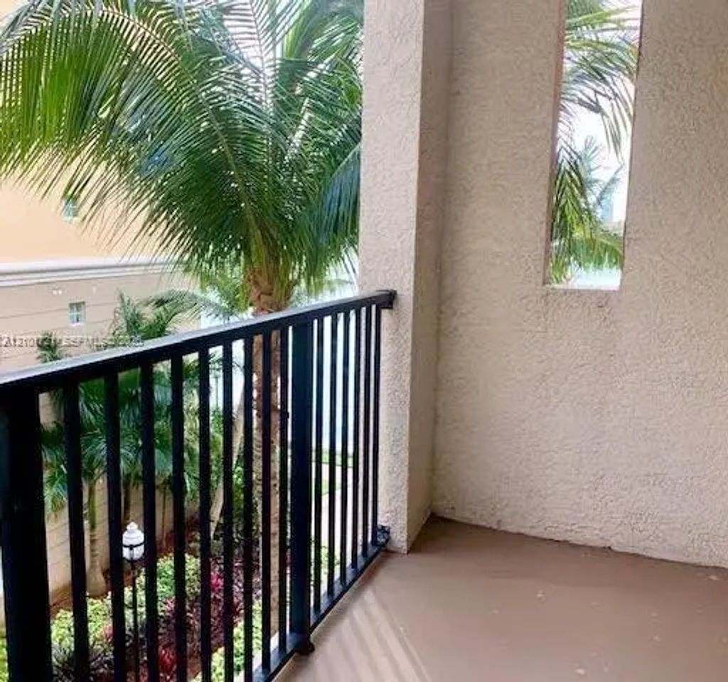 17150 N Bay Road #2402, Sunny Isles Beach
