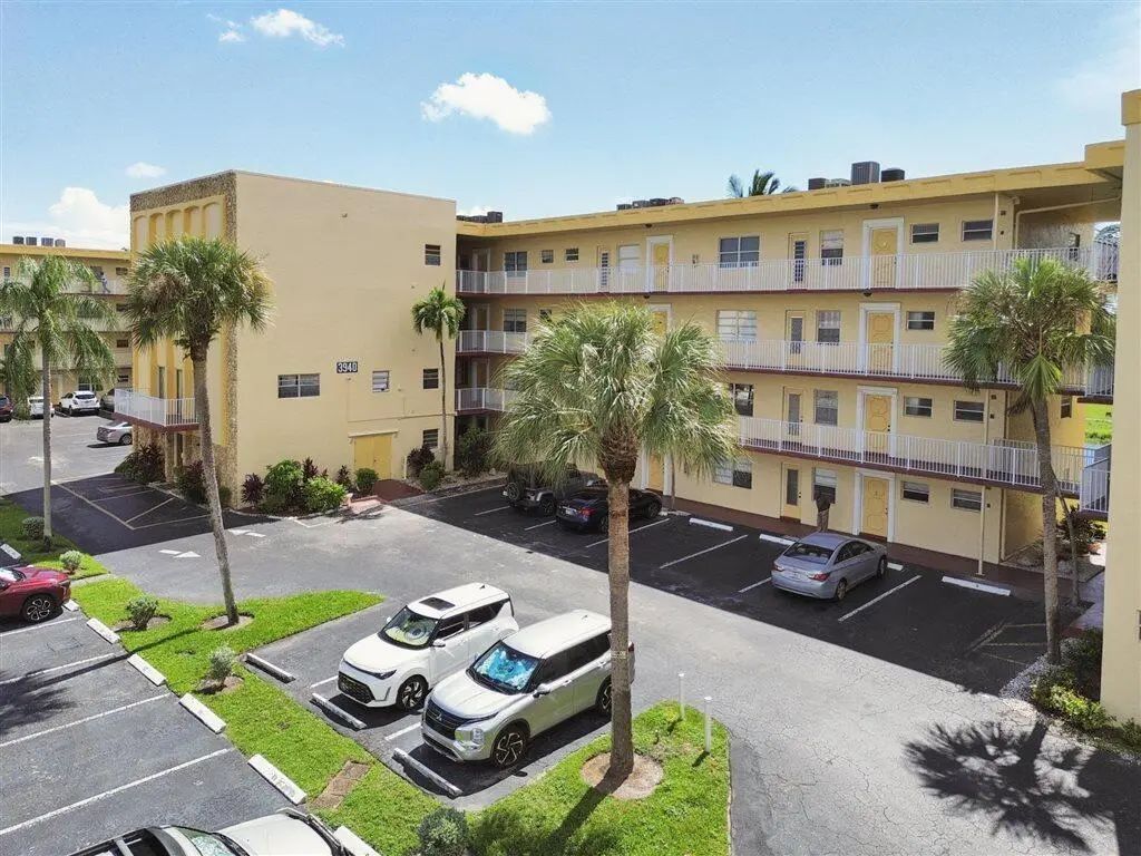 3940 Nw 42nd Avenue #417, Lauderdale Lakes