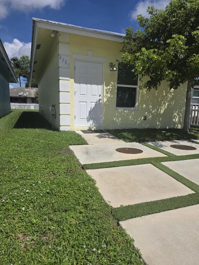 2 of 16 - 4587 Cambridge Street, Lake Worth Beach, FL