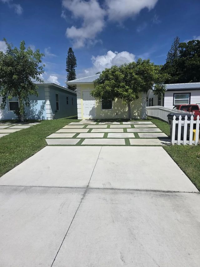 3 of 16 - 4587 Cambridge Street, Lake Worth Beach, FL