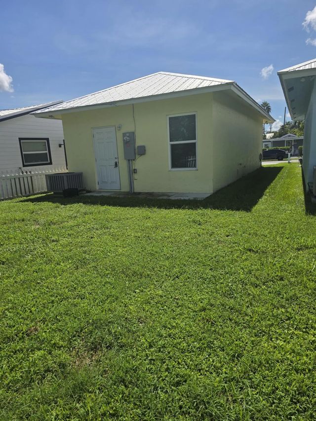 4 of 16 - 4587 Cambridge Street, Lake Worth Beach, FL