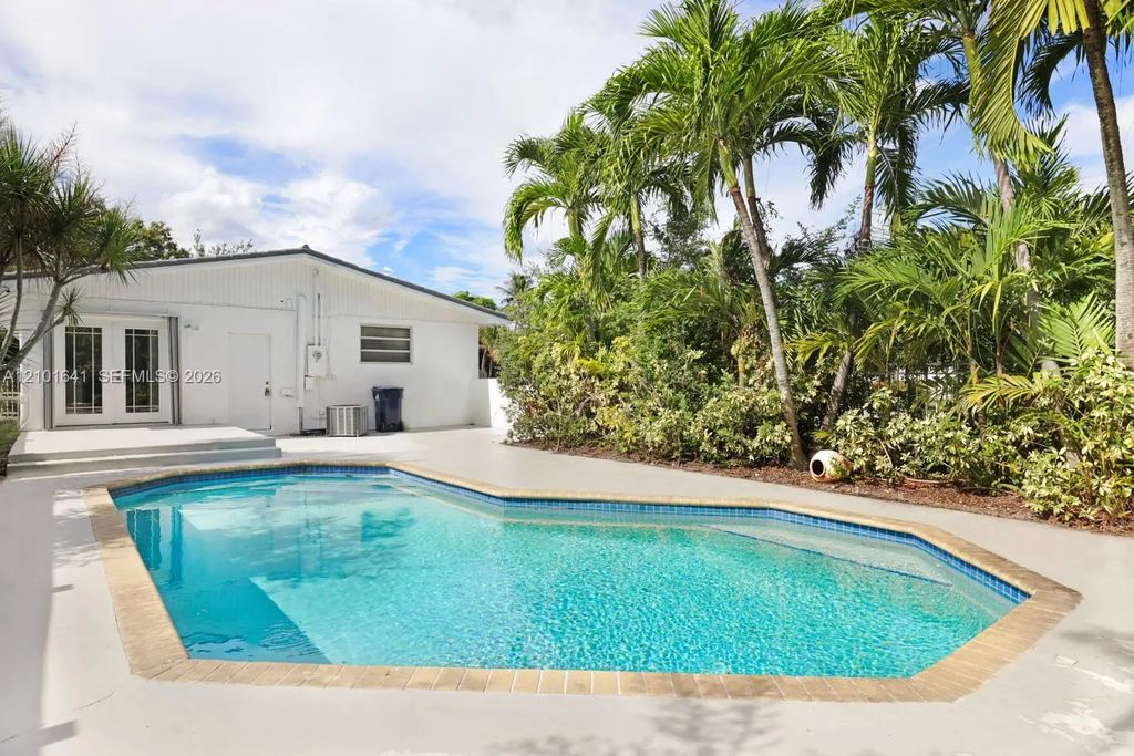 8850 Ne 4th Avenue, El Portal