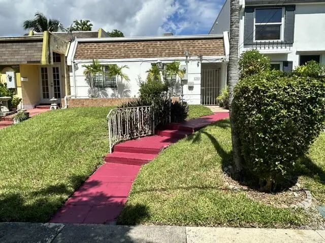 1755 Ne 142nd Street, North Miami