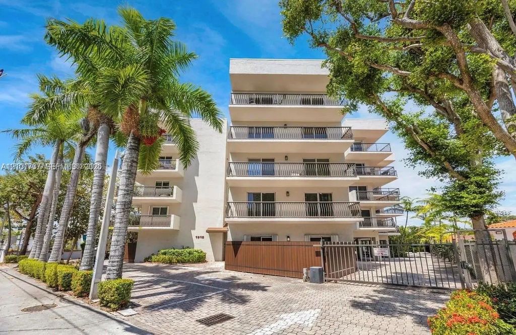1918 Brickell Avenue #204, Miami