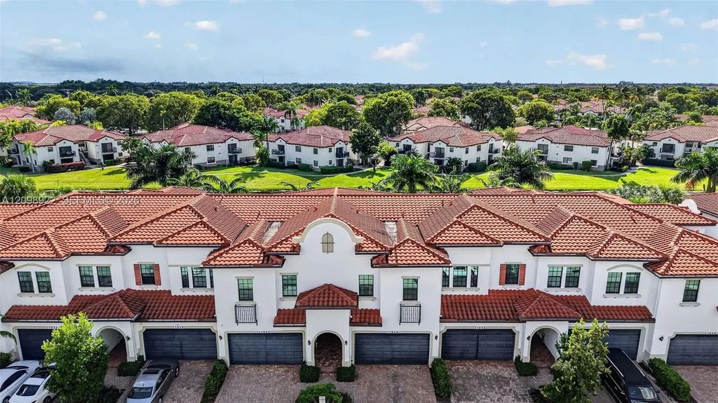 11646 Sw 13th Lane, Pembroke Pines