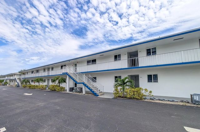 5 of 25 - 8 Garden Street #205r, Tequesta, FL