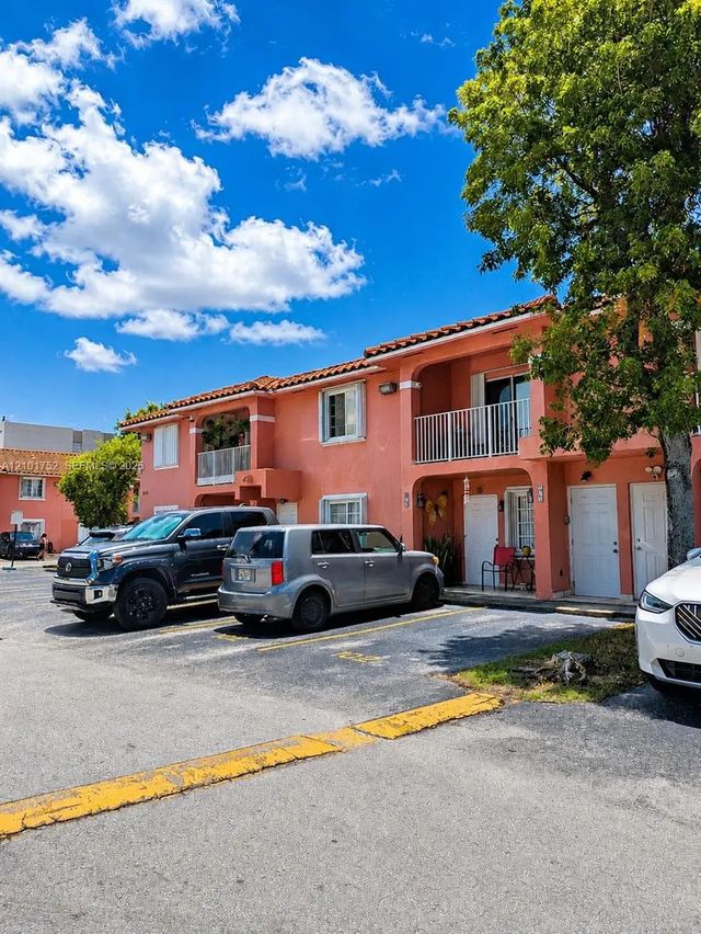 3 of 20 - 5800 W 18th Lane #202, Hialeah, FL