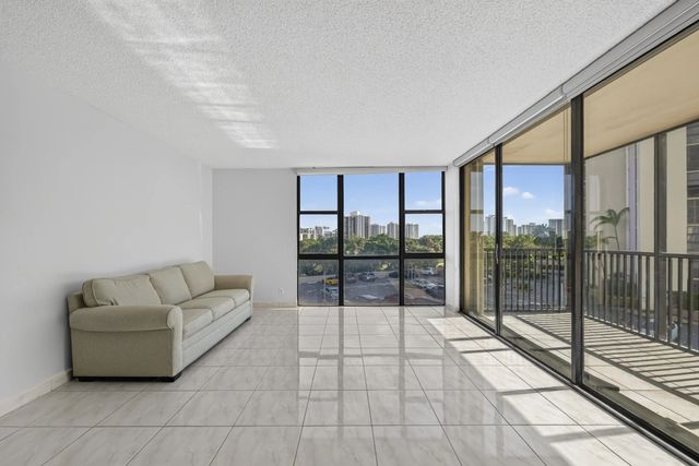 3 of 37 - 20301 W Country Club Drive #523, Aventura, FL