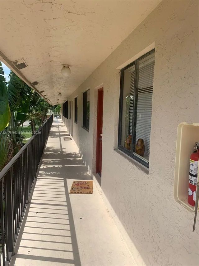 2 of 20 - 300 Nottingham Circle #j, Greenacres, FL