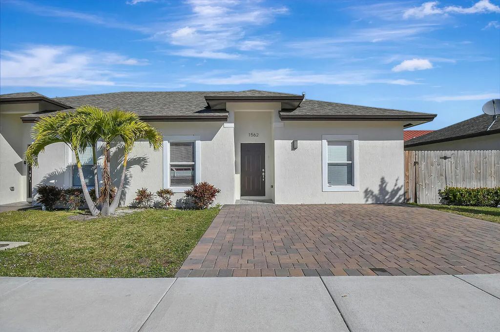 1562 W 26th Court, Riviera Beach