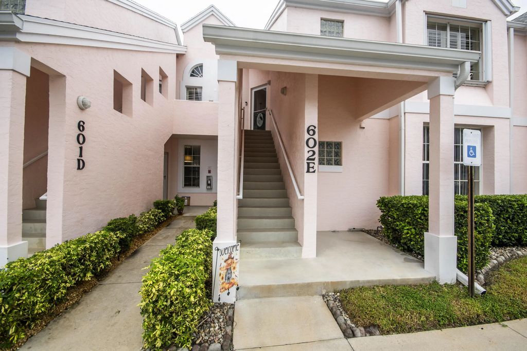 602 Muirfield Court #602e, Jupiter