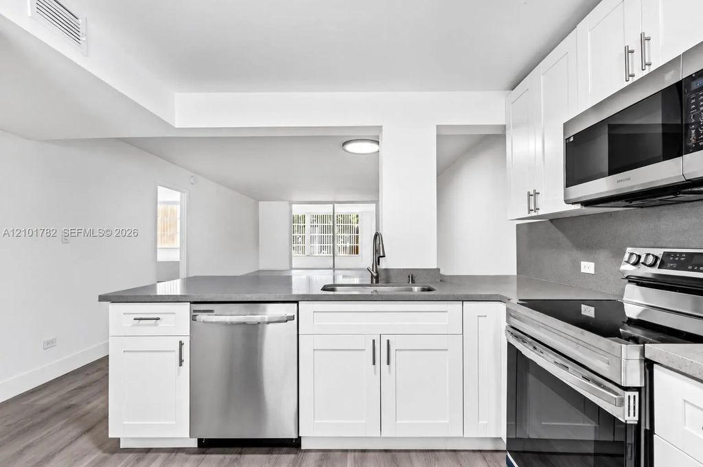 445 Ne 195th Street #125, Miami