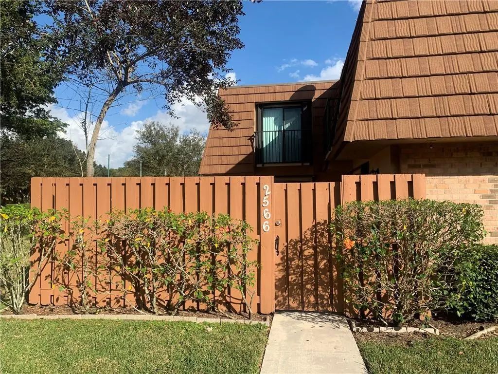2566 Camelot Court, Cooper City