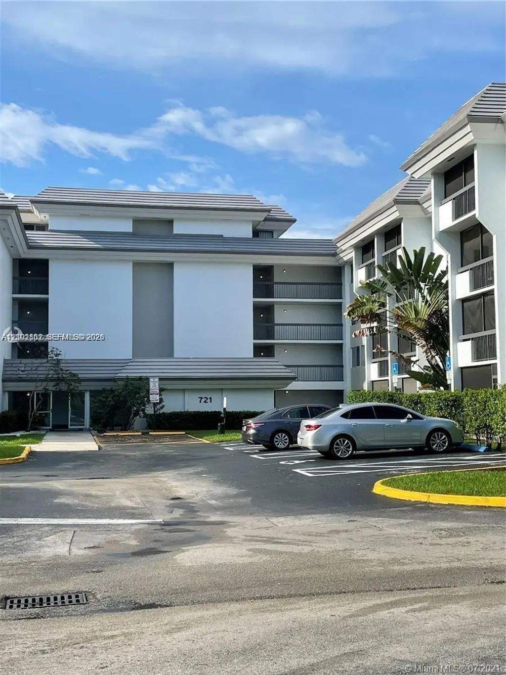 721 N Pine Island Road #104, Plantation