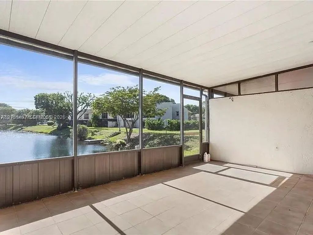 14293 Kendale Lakes Circle #14293, Miami