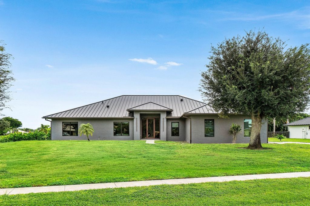1050 Fairdale Way, Wellington