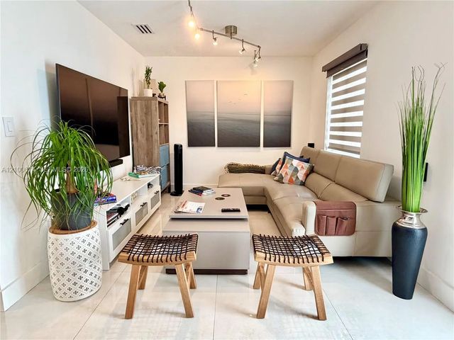 3 of 15 - 16242 Sw 97th Terrace, Miami, FL