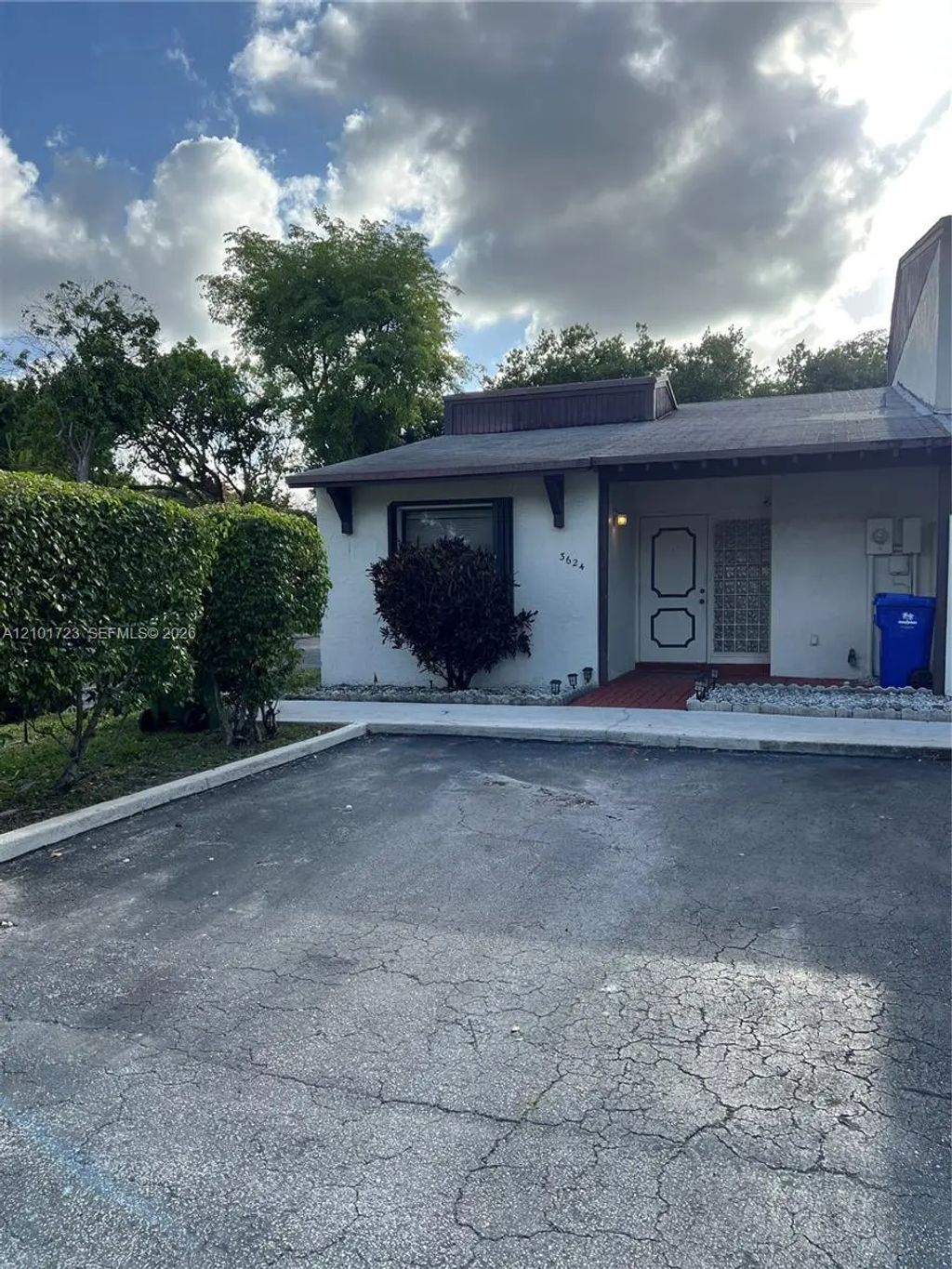 3624 Sw 68th Lane #6-d, Miramar