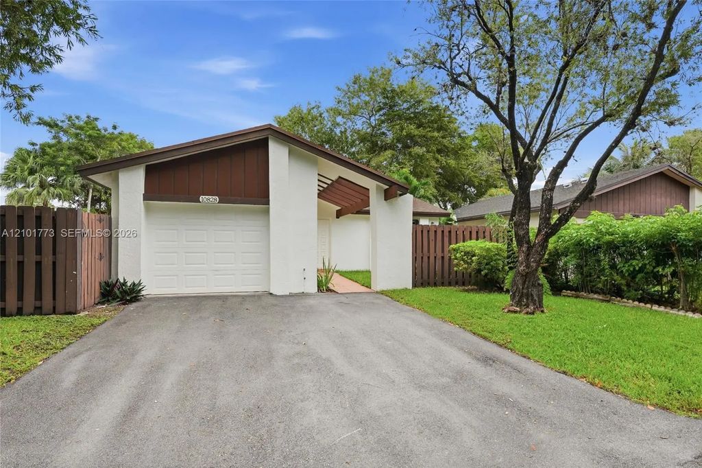10828 Sw 132nd Cir Court, Miami