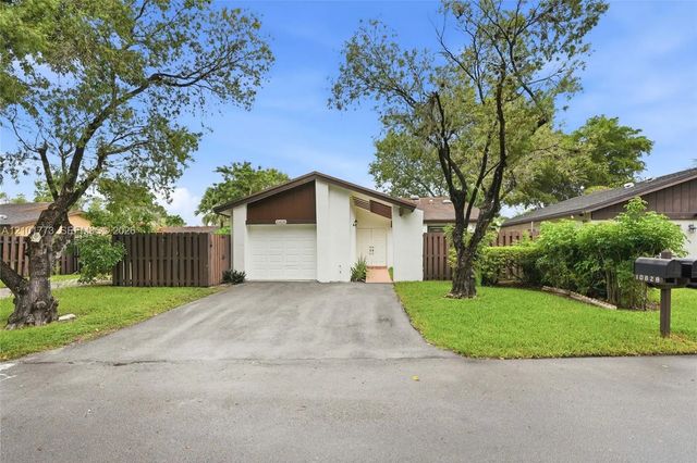 2 of 37 - 10828 Sw 132nd Cir Court, Miami, FL
