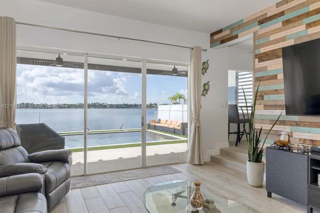 4 of 24 - 14739 Sw 132nd Place, Miami, FL